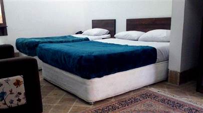 اتاق سه تخته هتل سنتی فیروزه یزد اتاق سه تخته هتل سنتی فیروزه یزد